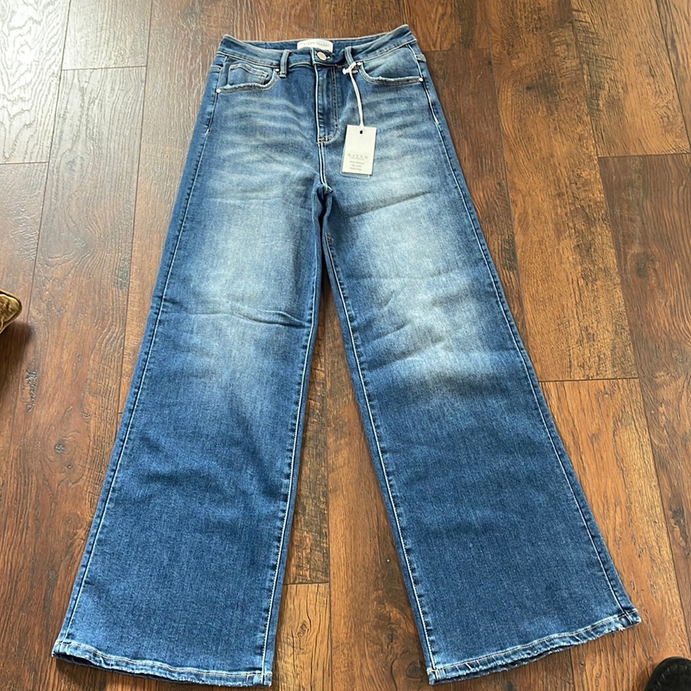 NEW RISEN JEANS HIGH RISE WIDE LEG/BOOT CUT JEANS